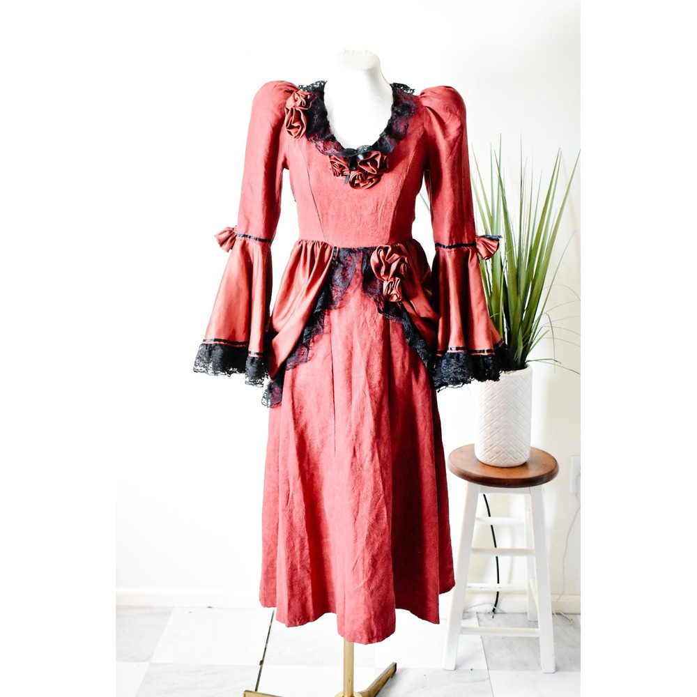 FunCostumes Victorian Gown Women M Red Y2K Gothic Lace Bell Sleeve Damask Dress